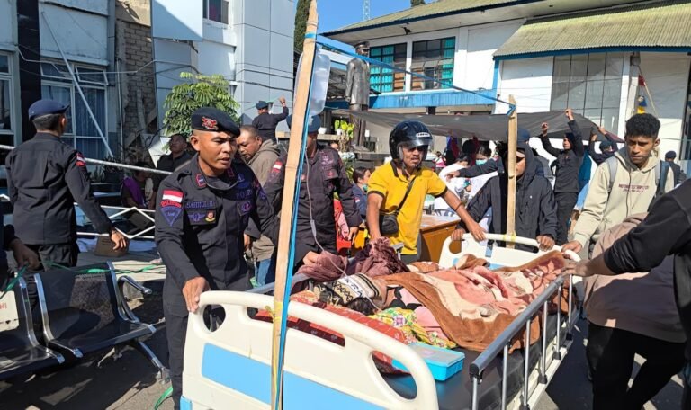 Gempa M 7,7 Guncang NTT, Satbrimob Polda NTT Gerak Cepat Evakuasi Korban dan Buka Akses