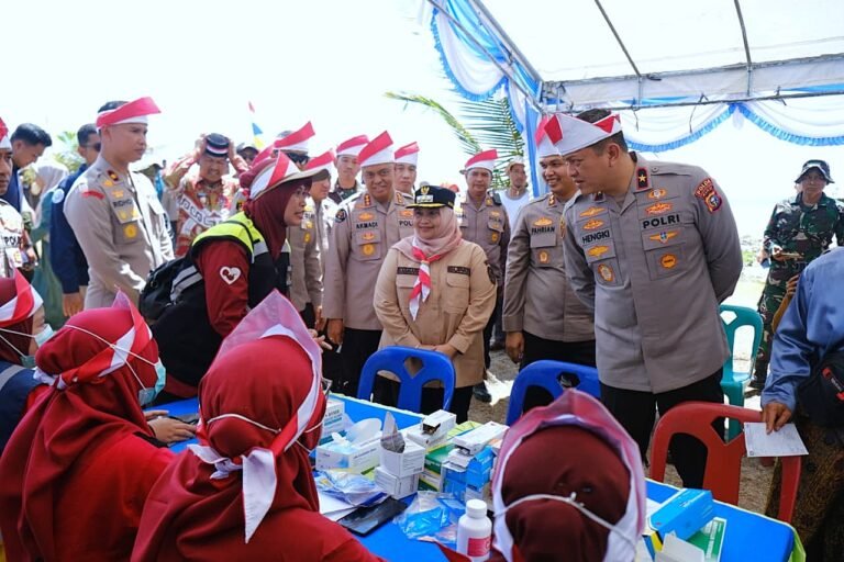 Ekspedisi Merah Putih Tiba di Rupat, Polda Riau Bantu Nelayan hingga Tanam 1.000 Mangrove