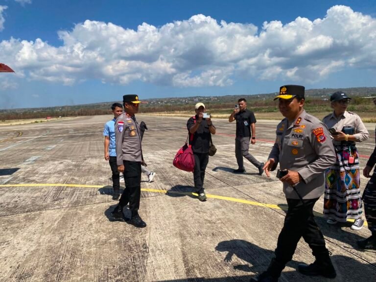 Gerak Cepat Polri Tanggap Gempa Siang Kapolda NTT Terbang ke Sikka, Malam Ini Perkuatan Mabes Diberangkatkan
