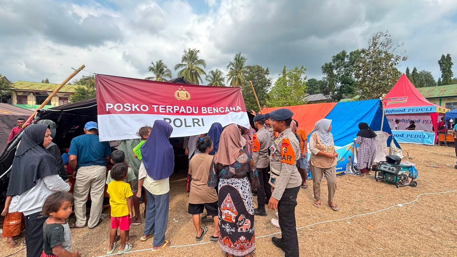 Hari Ke-4 Pascagempa, Polri Terus Bergerak: Brimob dan Bantuan Logistik Konsisten Dikirim ke NTT