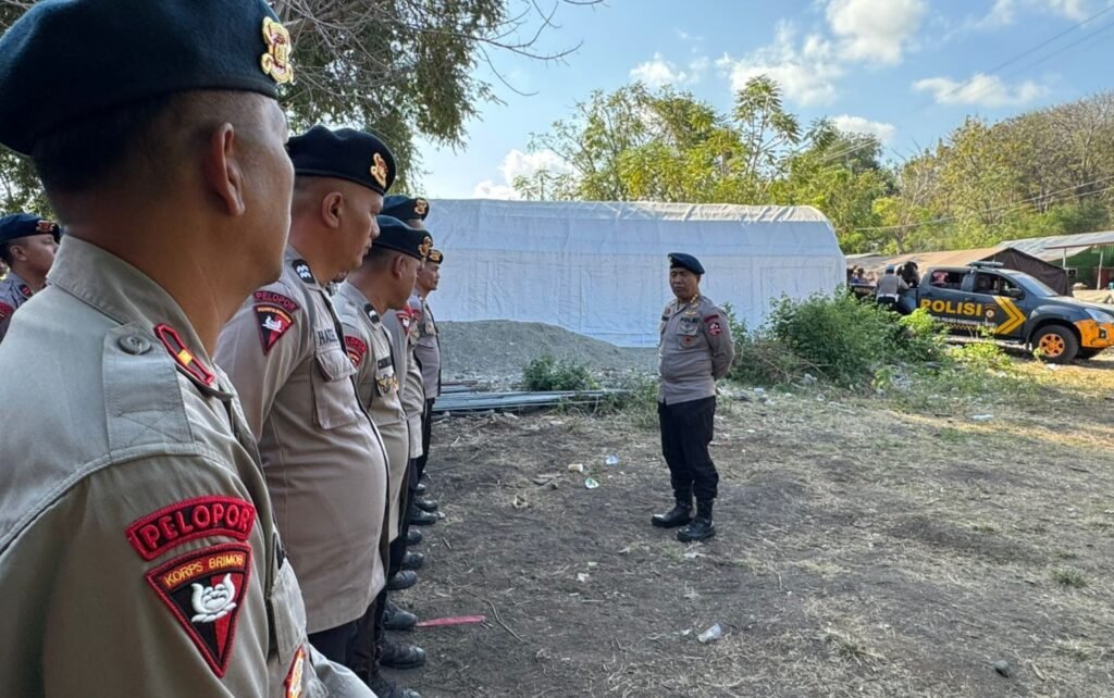 Bantu Warga Tetap Terhubung, Brimob Hadirkan Wi-Fi Gratis di Posko Pengungsian Barangkolong