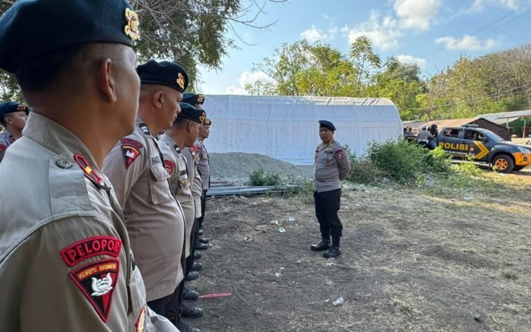 Bantu Warga Tetap Terhubung, Brimob Hadirkan Wi-Fi Gratis di Posko Pengungsian Barangkolong