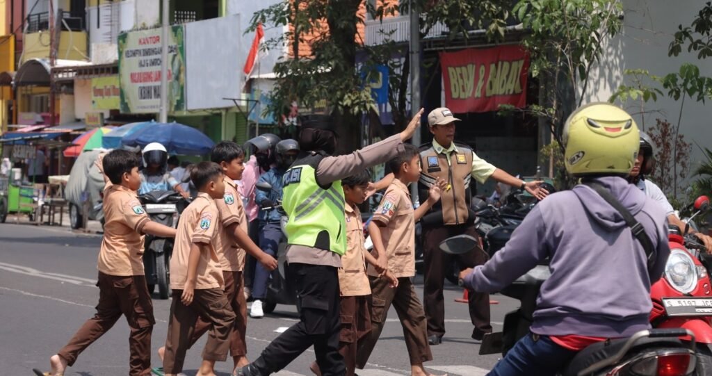 Inovasi Srikandi Care, Cara Polres Lamongan Dekatkan Diri ke Masyarakat