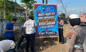 Polres Jember Masifkan Edukasi Berkendara Aman di Titik Rawan Kecelakaan