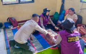 Polri Berikan Konseling dan Trauma Healing bagi Korban Gempa di Manggarai Barat