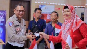 Satlantas Polres Gresik Hadiahkan “SIM Gratis” untuk 17 Warga yang Lahir 17 Agustus