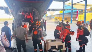 Terbang dengan Pesawat Khusus, Polri Kerahkan 10 K9 SAR Berpengalaman ke Flores, Misi Pencarian Korban