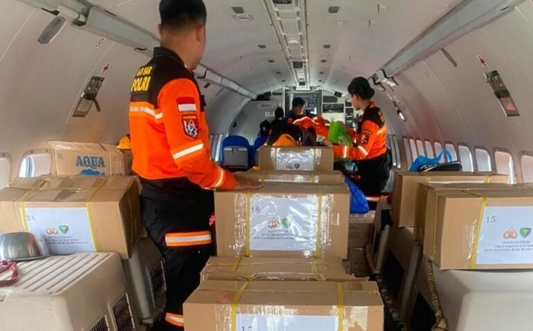 Terus Bergerak Cepat, Polri Kembali Kirim K9, Obat-obatan dan 3,4 Ton Bantuan ke NTT