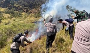 Polres Probolinggo Intensifkan Penanganan Karhutla di Lereng Gunung Bromo