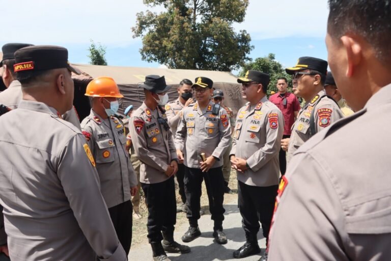 Gunung Sinabung Berstatus Siaga, 176 Personel Polri Dikerahkan untuk Layani dan Lindungi Masyarakat