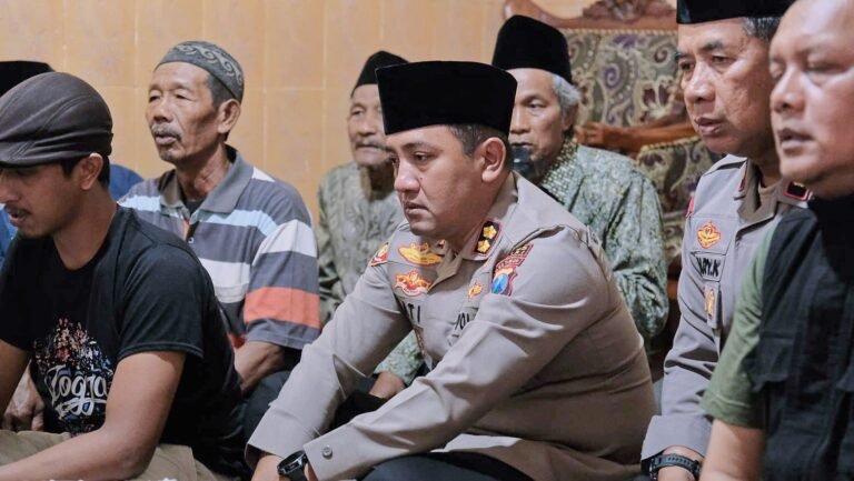Polres Kediri Dampingi dan Beri Dukungan Moril Keluarga Korban KM Virgo Transport 8