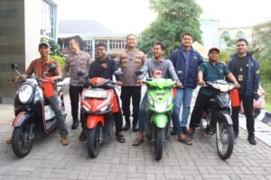 Kapolres Gresik Kembalikan Motor Korban Curanmor, Dua Residivis Diberi Tindakan Tegas Terukur