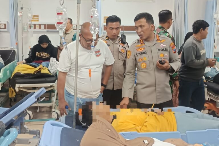 Kapolresta Sidoarjo Cek Kondisi Santri Ponpes Manbaul Hikam di Rumah Sakit, Pastikan Penanganan Maksimal