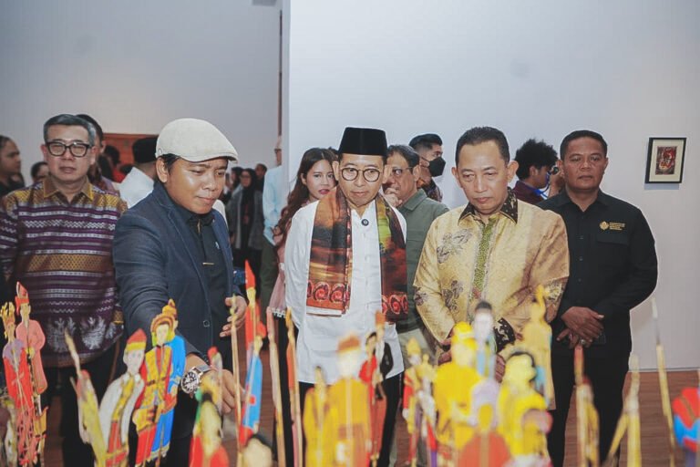 Kapolri Hadiri Pembukaan Pameran Nasirun “Bersimpuh di Kaki Para Guru” di Galeri Nasional Indonesia