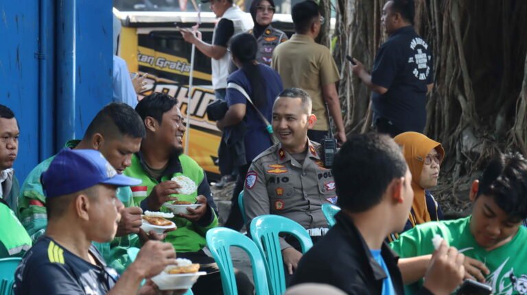 MBG Polresta Malang Kota Kembali Hadir di Alun-Alun Merdeka, Ajak Warga Sarapan Sekaligus Cek Kesehatan Gratis