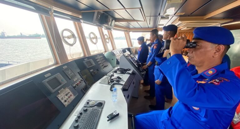 Polri Perkuat Operasi SAR KM Virgo Transport 8, Tiga Kapal Polisi Diberangkatkan