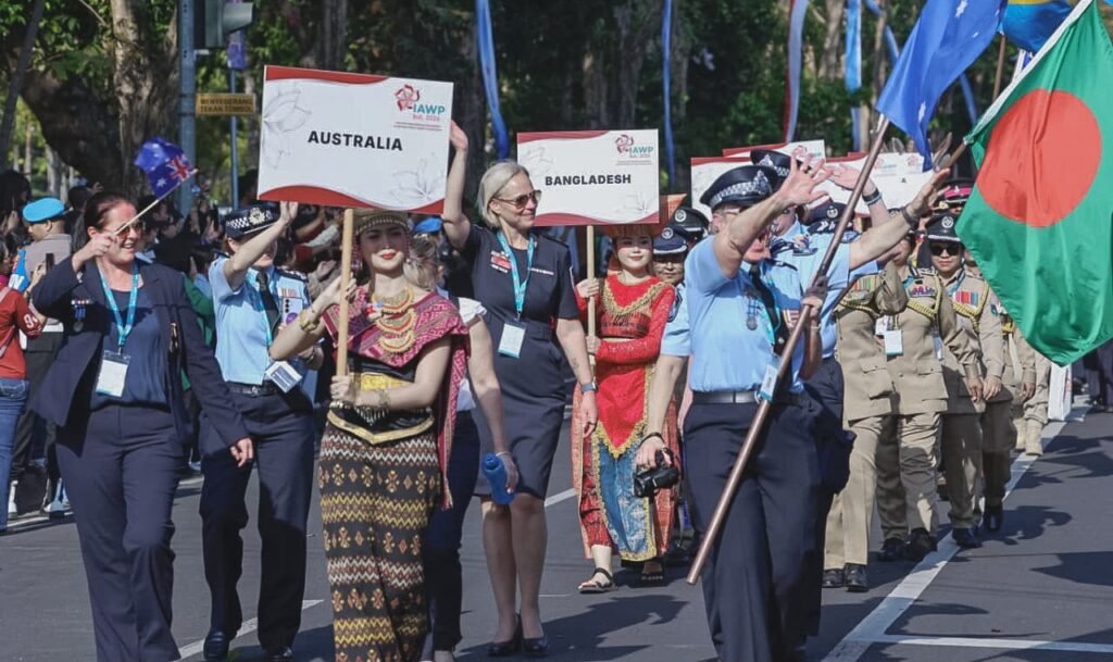 Parade 450 Polwan dari 43 Negara Meriahkan IAWP 2026 di Bali