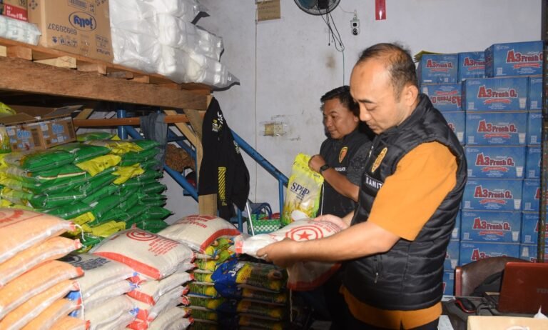 Satgas Pangan Polres Bondowoso Pastikan Harga Beras di Pasar Induk Sesuai HET