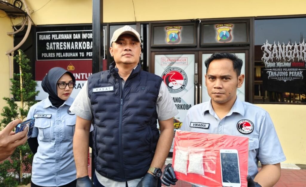 Polres Pelabuhan Tanjung Perak Amankan Tersangka Kurir bawa 100,72 gram Sabu