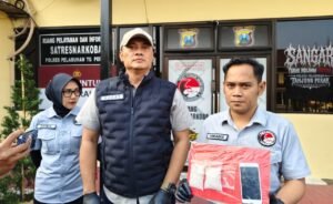 Polres Pelabuhan Tanjung Perak Amankan Tersangka Kurir bawa 100,72 gram Sabu