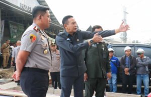 Polresta Malang Kota Kawal Penataan PIG, Kapolresta Danang Pastikan Keamanan dan Cegah Penumpukan Kendaraan di Pintu Keluar Pasar