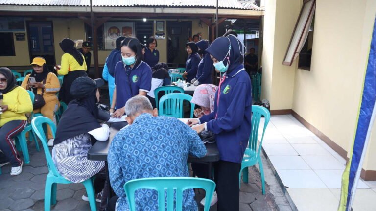 Pemerataan Pelayanan Masyarakat, Polresta Malang Kota Gelar Makan Bersama dan Pemeriksaan Kesehatan Gratis Setiap Jumat Berpindah Polsek