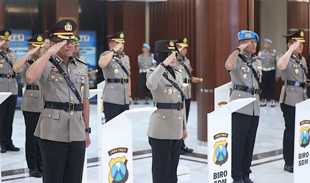 Kapolda Jatim Pimpin Sertijab Kabid TIK dan Sejumlah Kapolres Baru