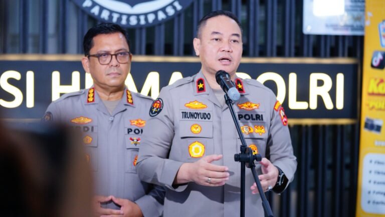 Perkuat Operasi SAR, Polri Evakuasi Dua Jenazah KM Virgo dengan Helikopter