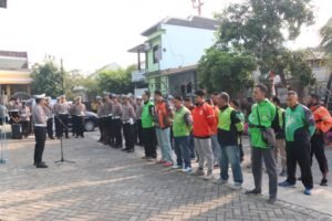 Sambut Hari Lalu Lintas Bhayangkara ke-71, Polres Mojokerto Berbagi Sembako Hingga SIM Gratis untuk Driver Ojol