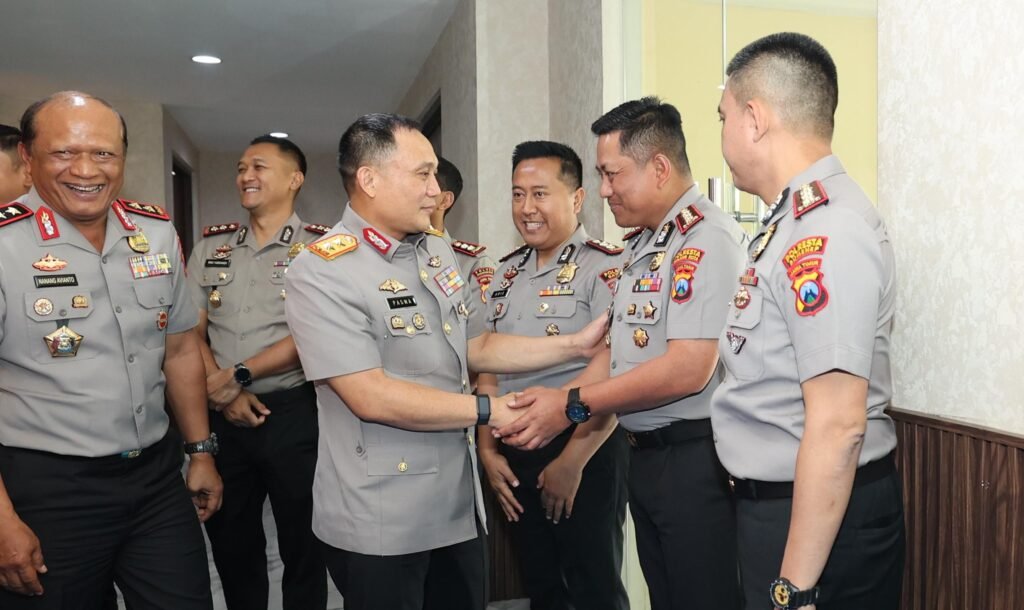 Keluarga Besar Polda Jatim Lepas Irjen Pol. Pasma Royce Emban Amanah sebagai Kapolda Bali