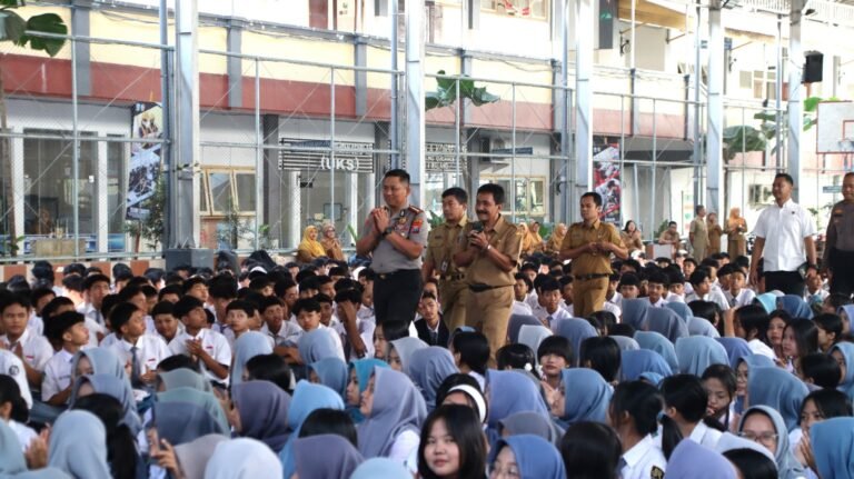 Polisi Peduli Pendidikan, Kapolresta Malang Kota Tanamkan Wawasan Kebangsaan dan Cegah Kenakalan Remaja kepada 890 Siswa SMKN 4