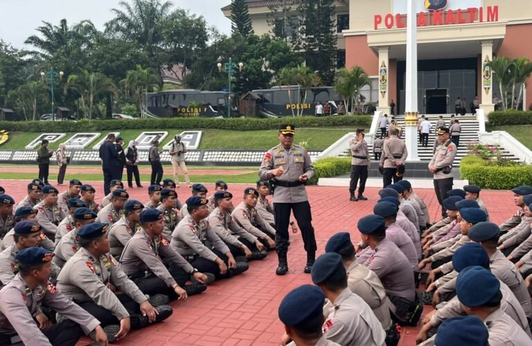 Polri Terjunkan 200 Personel Brimob dan 10 Personel Bareskrim Tangani Karhutla di Kalimantan