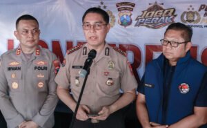 Polda Jatim dan Tim Gabungan Lakukan Penindakan dan Penegakan Hukum Narkoba di Jalan Kunti Surabaya