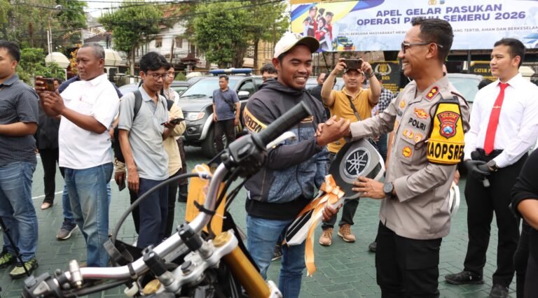 Senyum Sumringah Korban Curanmor,Polres Malang Kembalikan Motor Hasil Operasi Sikat Semeru