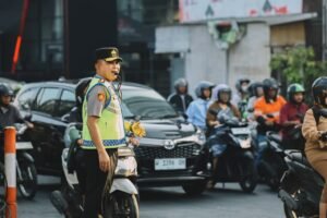Kapolda Jatim Turun Langsung Pantau Pelayanan Lalu Lintas di Surabaya