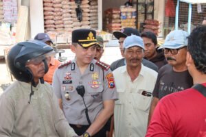 Polisi Bersama Masyarakat: Kapolresta Sumenep Blusukan di Pasar Anom Serap Aspirasi dan Perkuat Kamtibmas