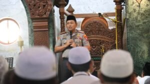 “Jumat Keliling” dan Sholat Berjamaah di Masjid Jami’, Kapolresta Malang Kota Gaungkan Kamtibmas dari Lingkungan Keluarga