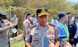 Kapolresta Danang Turun Langsung ke TPA Supit Urang, Perkuat Mitigasi dan Percepatan Pemadaman hingga Bagikan Masker ke Warga Terdampak