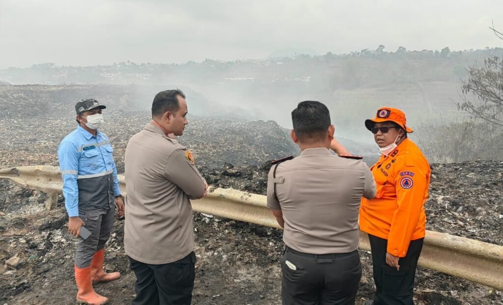 Dua Hari Berturut-turut Datangi TPA Supit Urang, Kapolresta Danang Pastikan Pembasahan Jangkau Bara Api Tersembunyi