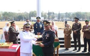 HUT ke-81 TNI, Polresta Malang Kota Tebar 7 Tumpeng Surpise Perkuat Soliditas TNI-Polri Menjaga Persatuah dan Kesatuah Bersama Hingga Wilayah Terkecil