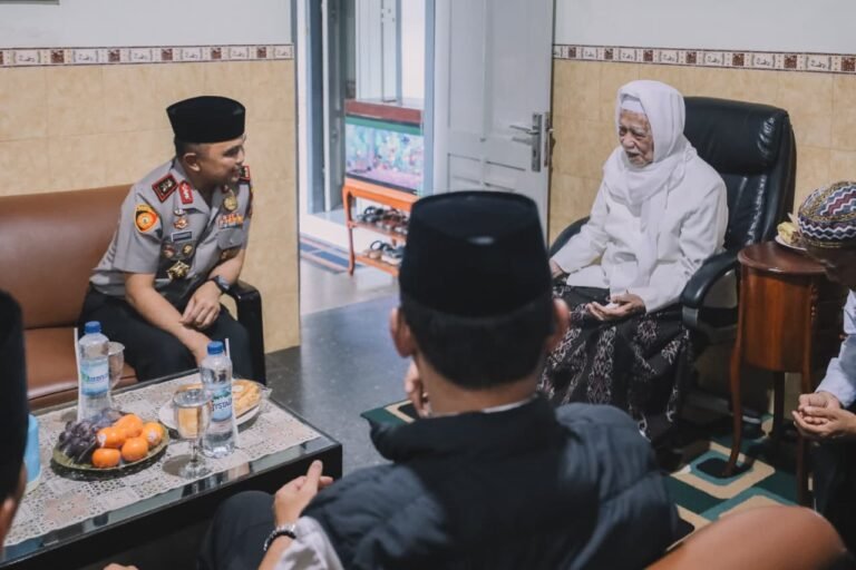 Perkuat Sinergi Kamtibmas, Kapolda Jatim Silaturahmi dengan Sejumlah Ulama di Kediri