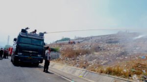 Polres Malang Kota Kerahkan Water Cannon Bantu Penanganan Kebakaran TPA Supit Urang