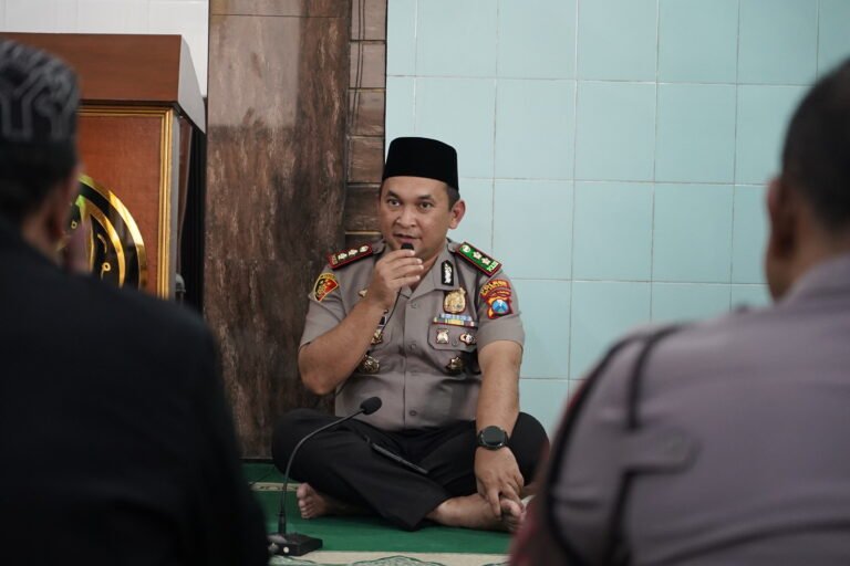 Wakapolresta Malang Kota AKBP Alex Sandy Siregar Ajak Jamaah Perkuat Harkamtibmas dan Waspada Kejahatan Siber