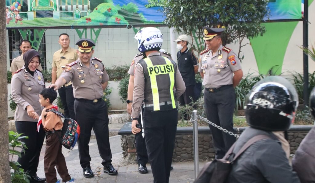 Polresta Malang Kota Intensifkan Gatur Lalin Setiap Pagi, Kapolresta Turun Langsung Pantau Zona Sekolah