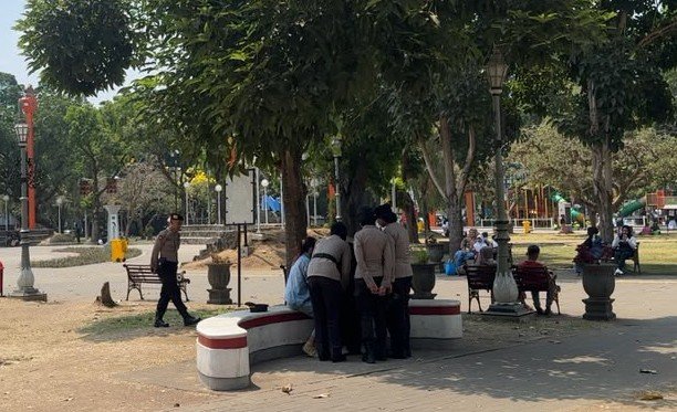 Polresta Malang Kota Gagalkan Percobaan Bunuh Diri di Alun-Alun Merdeka, Tiga Taruni Latja Akpol Bantu Tenangkan Korban