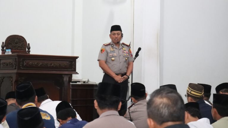 “Subuh Keliling”, Kapolresta Malang Kota Danang Ajak Warga Waspadai Kejahatan Pagi Hari dan Cegah Kebakaran