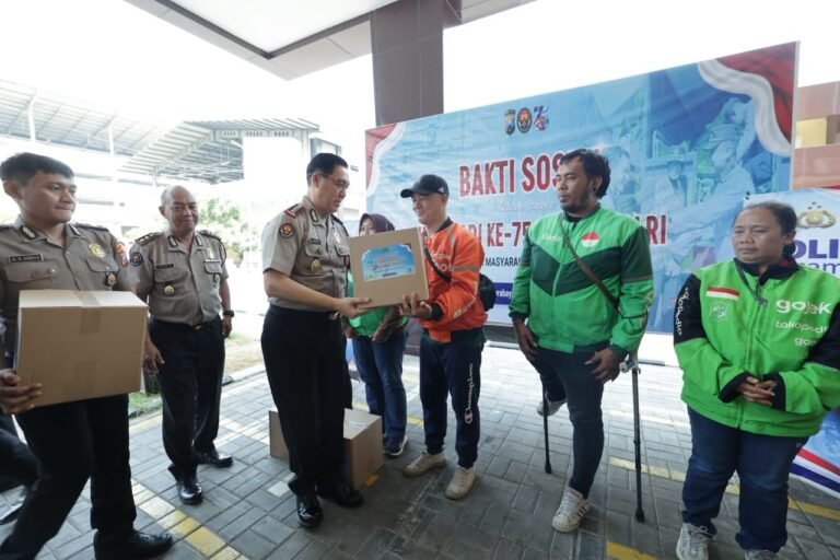 Hari Jadi ke-75 Humas Polri: Polda Jatim Gelar Baksos, Rangkul Ojol Jaga Kamtibmas dan Ruang Digital