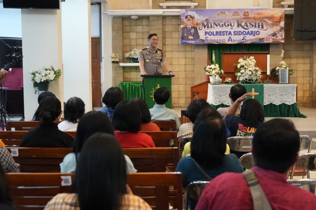 Minggu Kasih Polresta Sidoarjo: Rajut Kehangatan Bersama Jemaat Gereja Demi Kamtibmas Kondusif