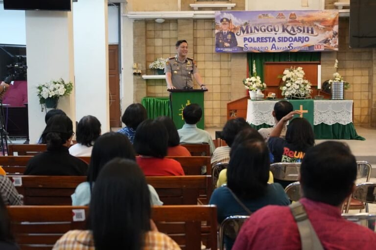 Minggu Kasih Polresta Sidoarjo: Rajut Kehangatan Bersama Jemaat Gereja Demi Kamtibmas Kondusif