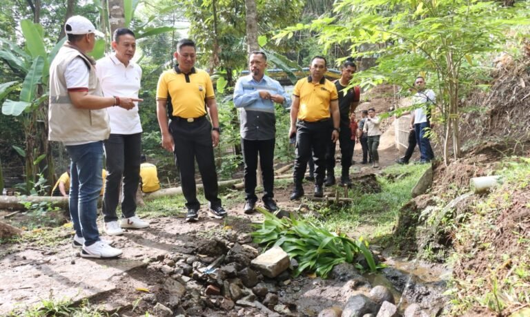 Gelorakan “Green Policing”, Kapolresta Malang Kota Ajak Masyarakat Lestarikan Mata Air, Dengan Tanam 200 Pohon Buah di Sumber Juwet
